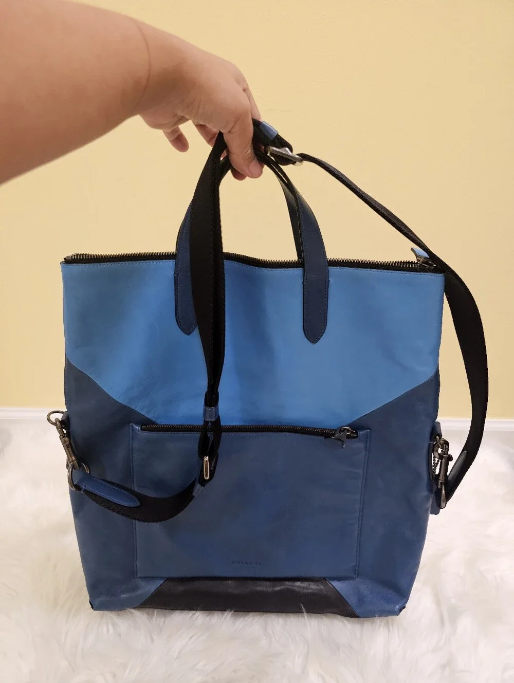 COACH Tote Manhattan Fold - Picture 11 of 16
